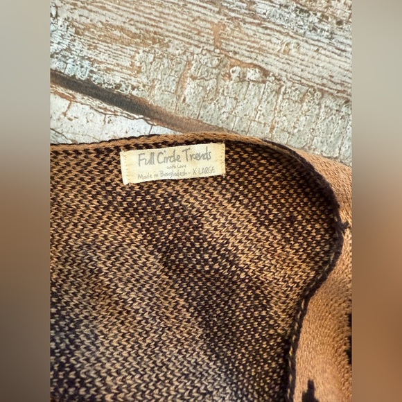 Elegant Black and Brown Sweater - Picture 4 of 5